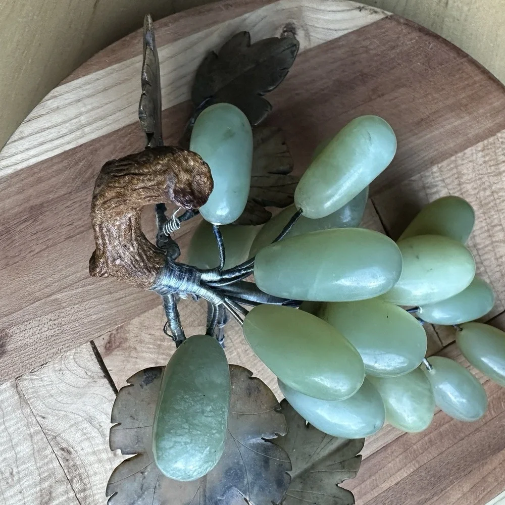 Vintage MCM Jade Quartz Stone Green Grape Cluster 7.5 Inch Carved Leave